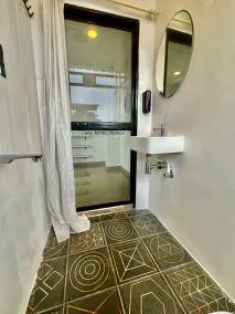Airy Suite  Studio Penthouse  Beach 10 mins walk - Image 5