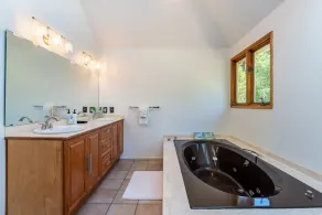 Spacious 3BR Redmond Home with Fireplace & BBQ - Image 4