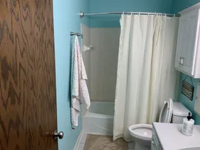2000 sq ft home with a swimming pool and a  hot tub - Image 2