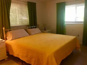 2 Bed/2 Bath Private Home on Quiet Street, Tastefully Furnished, Pets Allowed - Image 4