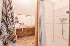 Lukec Homestead Adventure Stay - Happy Rentals - Image 4