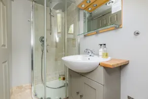 Poundgate Park Holiday House 8 Bedroom in 2 adjoining properties ,1h from London - Image 2