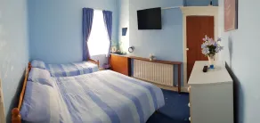 Gracelands Guest House - Image 4