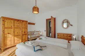Villa Eva: Leggiuno 5-Bed Villa for Families & Groups (Sleeps 10) - Happy Rentals - Image 5