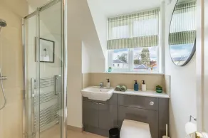 4 Bed City House with Private Garden and Parking - Image 5