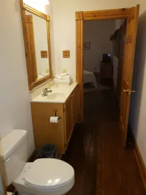 Historic Hardware Inn with River Views: Suite 103 - Image 3
