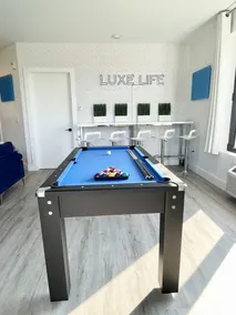 Modern 2BR Indoor Pool Near NYC & MetLife - Image 2