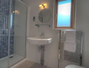 Beautiful holiday home with hot tub, just a walk away from Talland beach... - Image 5