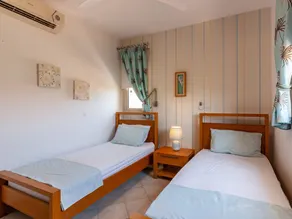 Villa independiente, piscina privada, gran parcela de esquina, y WiFi !! - Image 4