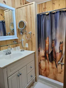 Cowboy hide-a-way cottage with hot tub on historic farm close to everything - Image 3