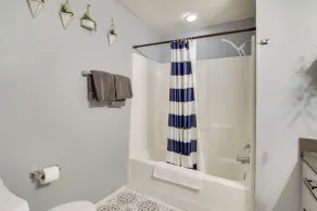 Walk-In Unit, No Stairs, Pool! Family Fun Awaits - Image 4