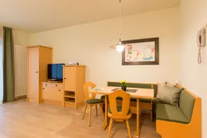 Geräumiges Zweiraum-Apartment mit Bergpanorama - Image 5