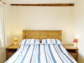 The Dairy , Petersfield -  a barn conversion that sleeps 4 guests  in 1 bedroom - Image 3