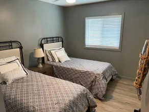 Newly Renovated and Listed 3 Bedroom 2 bathroom Home - Image 5