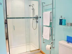 4 bedroom accommodation in Holymoorside, near Chesterfield - Image 2