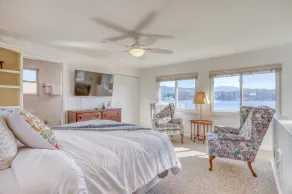 Modern Lakefront Home with Incredible Water Views, Next to Regatta Park - Image 5