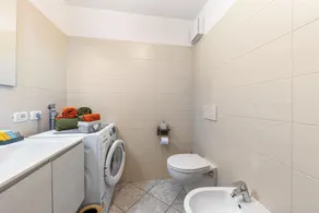Apartamento 'Tesero Margherita' con vistas a la montaña, jardín compartido y Wi-Fi - Image 4