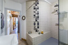 Glorious riverside town apartment with private garden overlooking La Dordogne . - Image 2