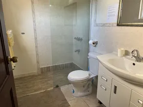 Beautiful 3 bedroom house with ocean access - Image 4