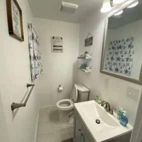 3 Bedroom 1.5 Bath home minutes from Boston!! Beautifully decorated and cozy. - Image 3