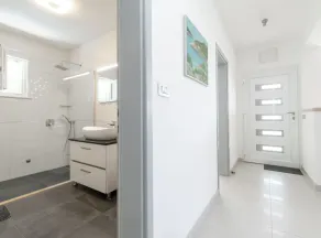 Modern Villa Near the Sea - Image 3