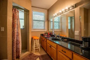 Room Rental Near Downtown Sulphur Springs - Historic Mitchell House - Image 2