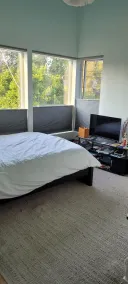 Modern, spacious five bedroom home on quiet street - Image 3