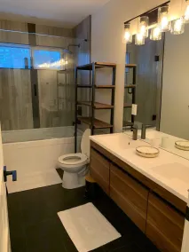Diver Lake Dream- Entertainers kitchen, hot tub, large deck, fenced yard,gardens - Image 3