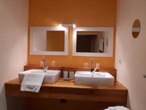 Ideal location for meetings and receptions, sleeps 40 - Image 2