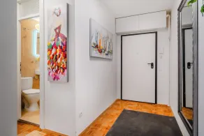 The Green Corner Apartment With Balcony - Happy Rentals - Image 3