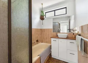 The Bach House Pet Friendly in Malua Bay - Image 3