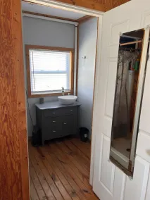 Secluded 2 bedroom cabin near Lake Jackson. - Image 3