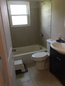 Thunderbolt Home | Clean & Comfortable | Close to Beach and Downtown - Image 5