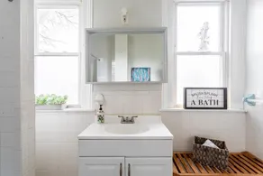 Revamped 3BR Apt with Easy Check-In Family-Friendly - Image 5