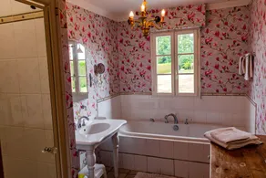 COUNTRY HOUSE IN THE HEART OF THE VALLEY OF THE LYS - Image 2