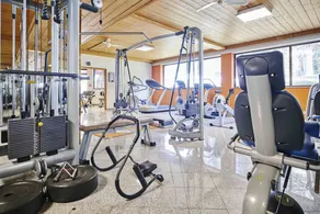 Suite for up to 4 people & wellness area - Image 2