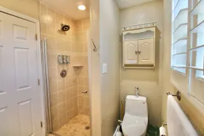 Couples Retreat with hot tub and steam room - Image 4
