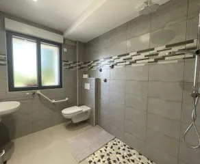 Gîte avec piscine chauffée, jardin privé et climatisation - Image 3