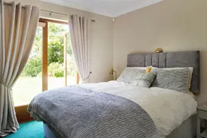 2 Bedroom Apartment - Free Parking & Garden - Image 3