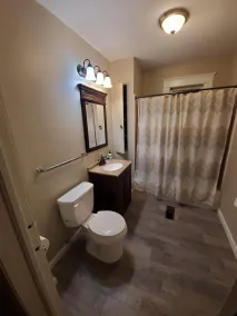 Historic 2-Bedroom Apartment with Modern Comforts and Artistic Charm - Image 2