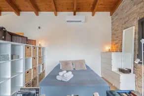 Studio 'Guest House - Loft Cim Apartments 3' with Mountain Views, Wi-Fi, and Air Conditioning - Image 5