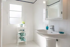 Modernes Apartment mit 2 Schlafzimmern im Herzen von Puerto Calero Marina - Image 3