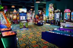 Junior King Ste at The Kartrite Resort and Indoor Waterpark - Image 5