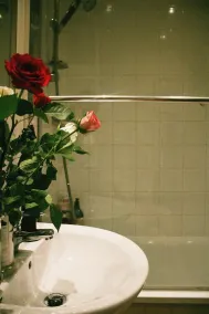 London Gem - Chic Apartment Retreat - Image 2