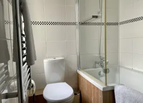 Two bedroom house welcomes families and pets - Image 3