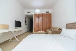 private studio next to metro station, jlt - Image 5