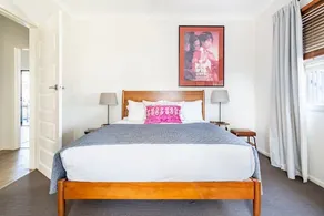 Flamingo House - 7 mins to Pokolbin wineries, dog friendly, fully fenced - Image 3