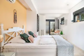 Luxury villa in the charming Akrotiri peninsula - Image 3