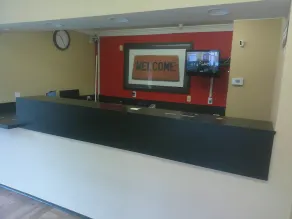 HomeTowne Studios by Red Roof Chantilly - Image 3