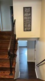 Remodeled SFR w/fireplace, super close to main highways and Chicago - Image 2